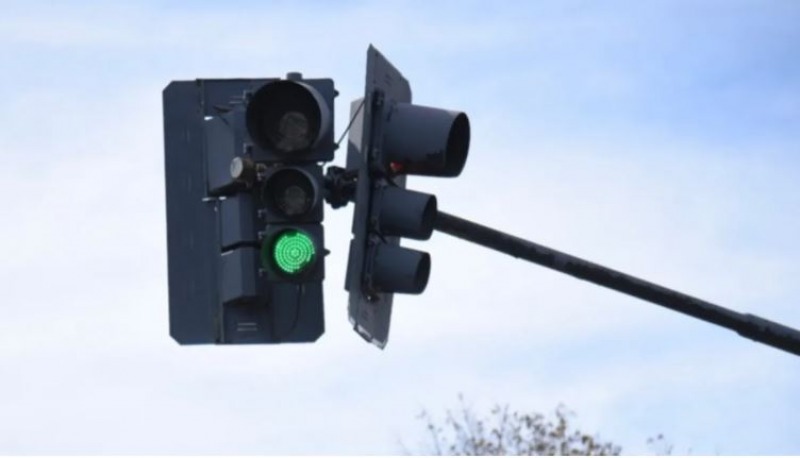 Piden colocar semforos con onda verde en avenidas